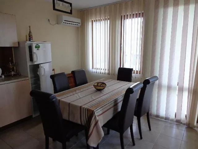 лилия Lejlighed *